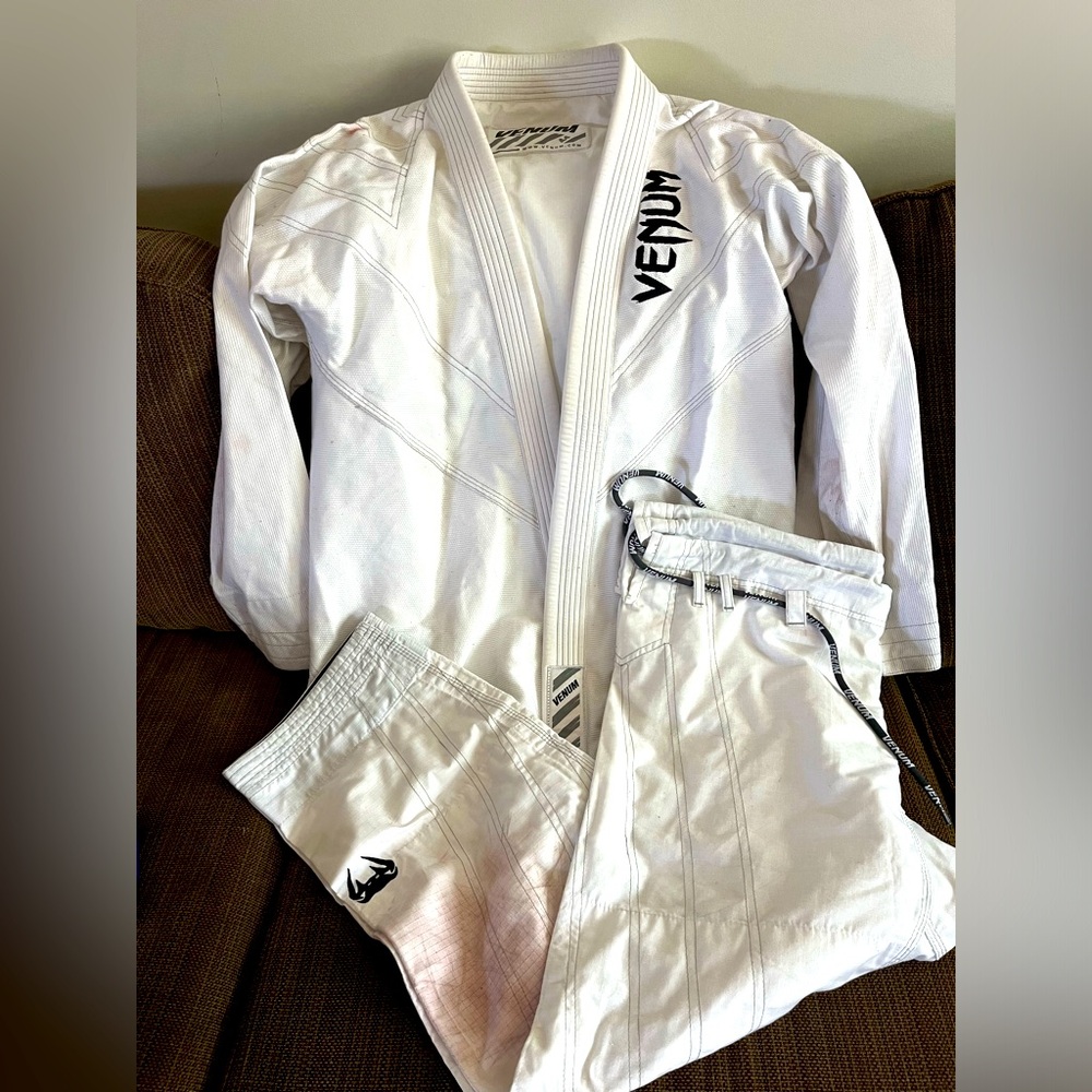 Venum Adult A4 Gi. White but with stains